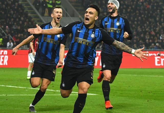 前裁判：查洛巴那下是否判点，完全取决于裁判主观判断（前裁判：查洛巴那球判不判点，全看裁判主观裁量）