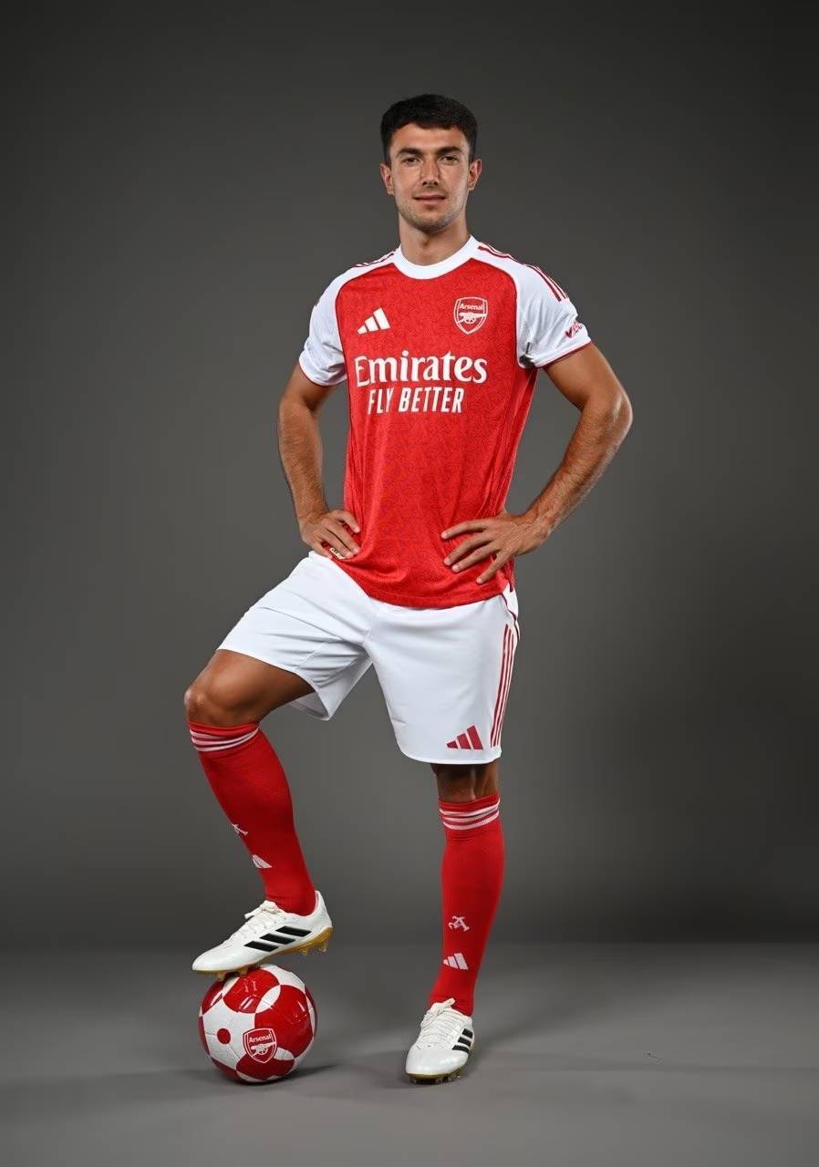 半场战报：勒沃库森0-1多特，安塞尔米诺头槌破门